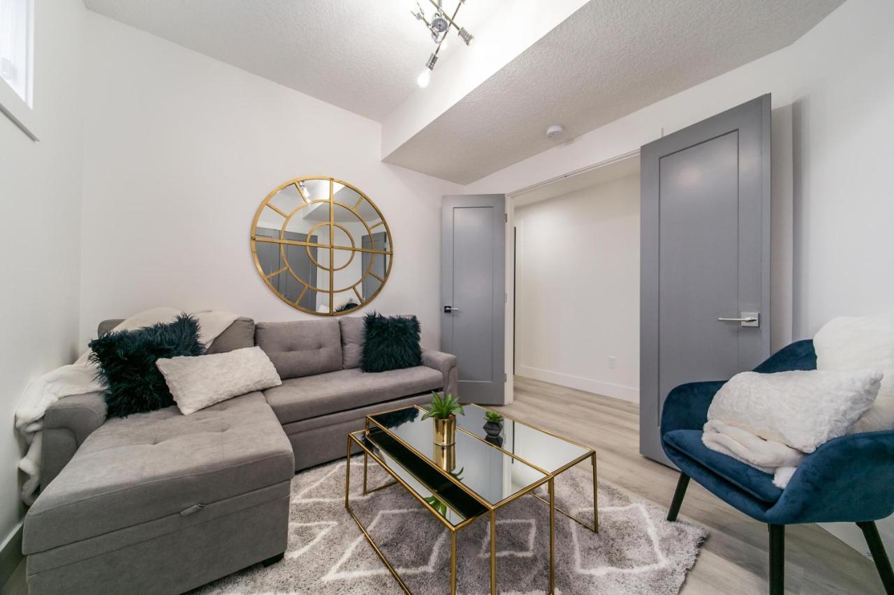 אדמונטון Bright Modern Home - King Bed - Free Parking - Fireplace - Fast Wi-Fi - Free Netflix מראה חיצוני תמונה